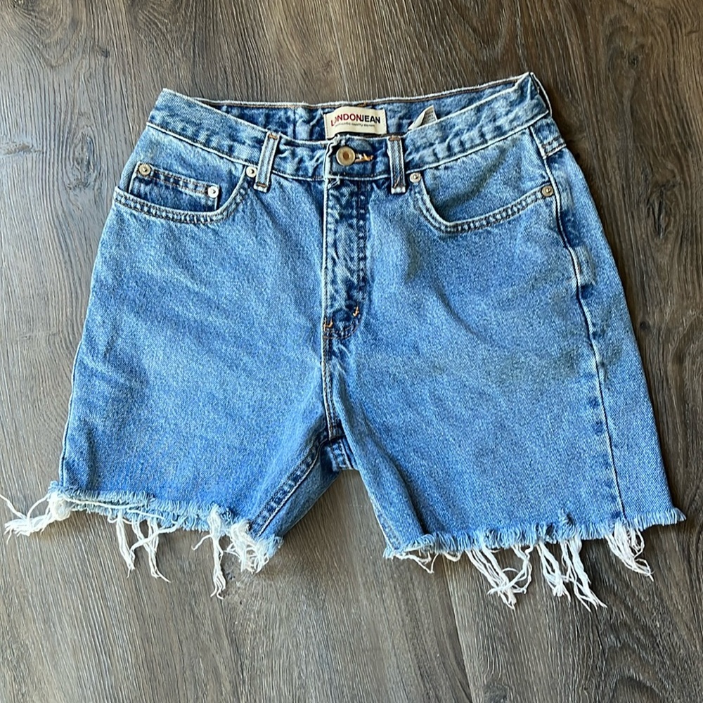 LondonJean | Vintage Denim Distressed Shorts Women’s Size 10 | Medium Wash